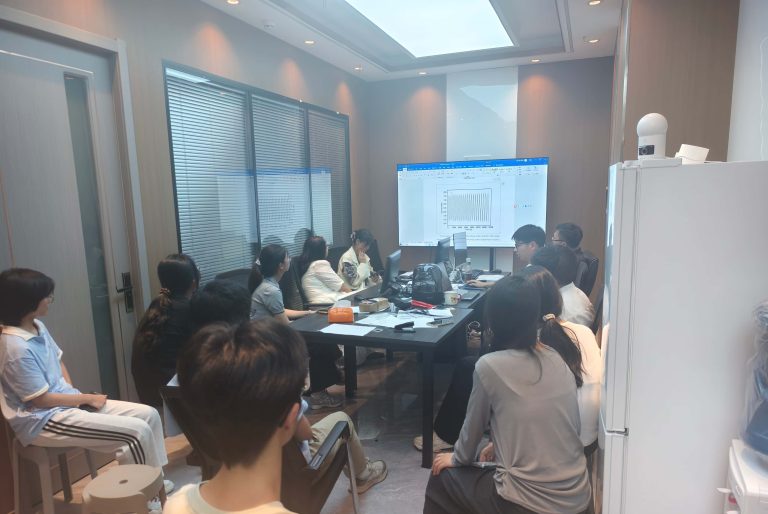 暑期科研不断线｜光聚合功能材料实验室召开暑期组会